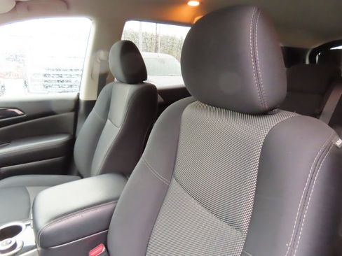 Used 2019 Nissan Pathfinder SV image 31
