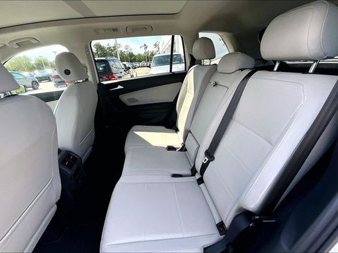 Used 2019 Volkswagen Tiguan SE w/ Panoramic Sunroof Package AWD/4WD image 17