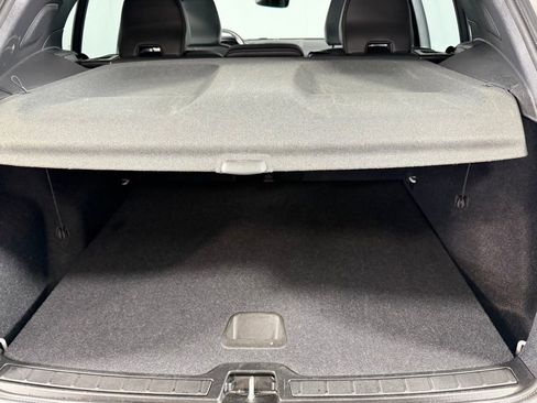 Used 2025 Volvo XC40 B5 Core image 28