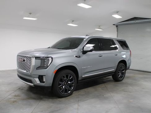 Used 2024 GMC Yukon Denali w/ Denali Reserve Package AWD/4WD image 4