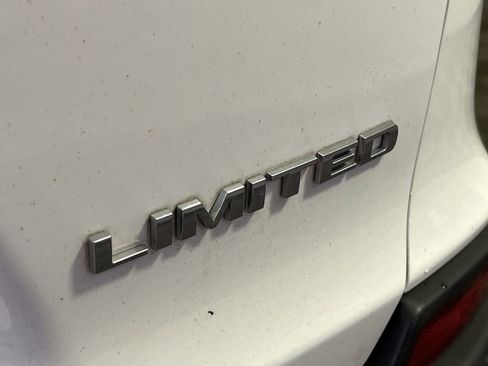 Used 2019 Jeep Cherokee Limited image 10