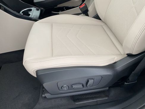 Certified 2025 BMW X1 xDrive28i w/ Premium Package image 12