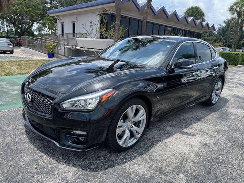 Used 2019 INFINITI Q70 Luxe w/ Sport Package RWD image 2