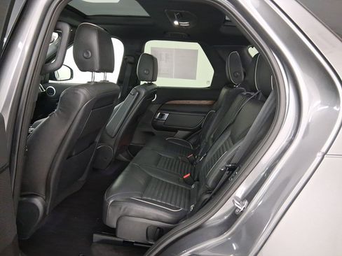 Used 2018 Land Rover Discovery HSE image 13