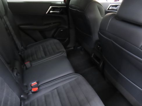 New 2025 Mitsubishi Outlander SE image 23