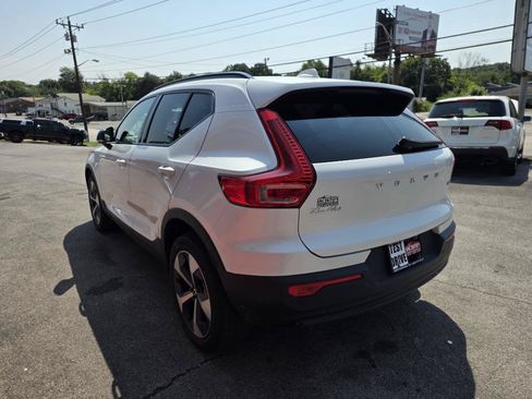 Used 2023 Volvo XC40 B5 Plus AWD/4WD image 6