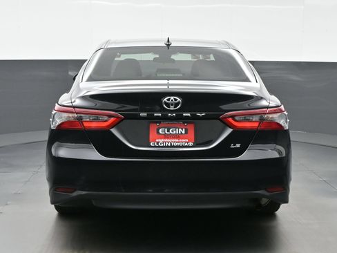 Used 2022 Toyota Camry LE FWD image 5
