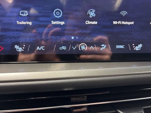 New 2026 Chevrolet Traverse LT w/ Sun and Wheel Package FWD image 39