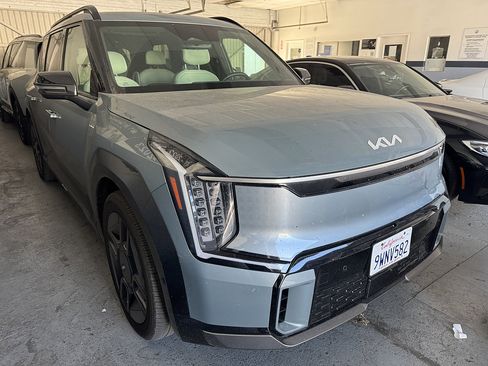 Used 2025 Kia EV9 GT-Line AWD/4WD image 2