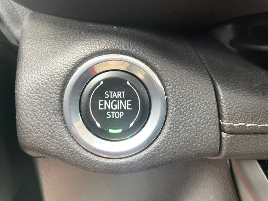 Used 2023 Buick Envision Essence w/ Sport Touring Package AWD/4WD image 39