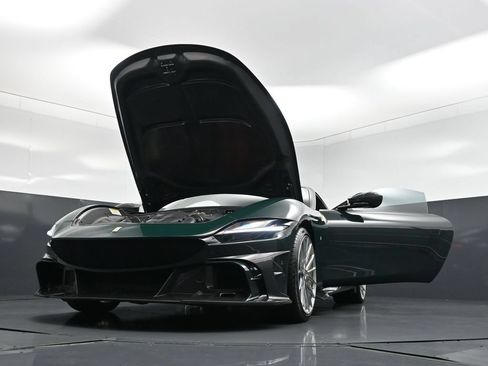Used 2021 Ferrari Roma RWD image 34