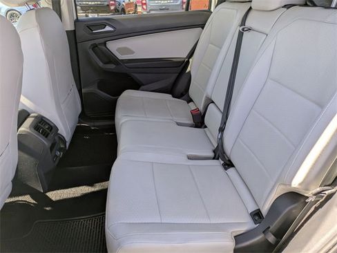 Used 2021 Volkswagen Tiguan SE image 29