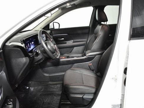 Certified 2025 Nissan Kicks SR image 11