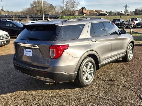 Used 2022 Ford Explorer XLT w/ Equipment Group 202A image 27