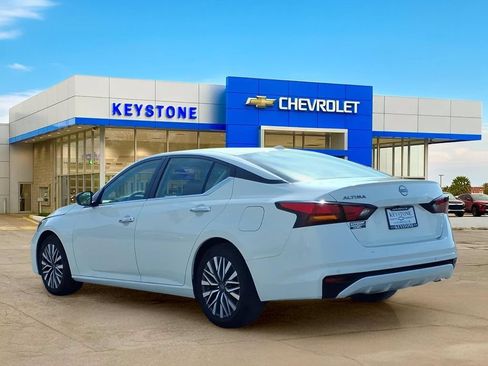 Used 2025 Nissan Altima 2.5 SV FWD image 5