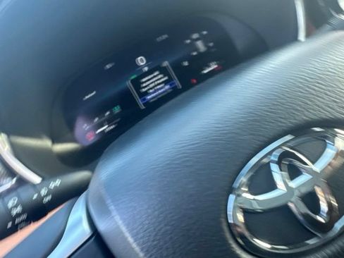 Used 2024 Toyota Highlander Platinum AWD/4WD image 11