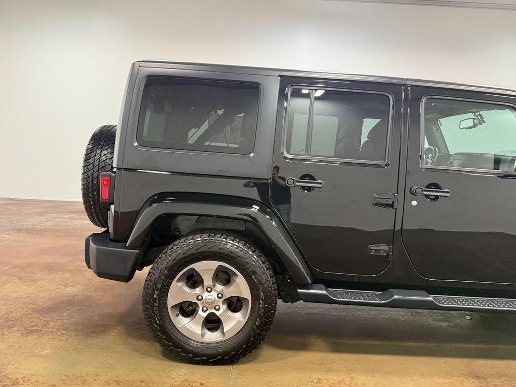 Used 2018 Jeep Wrangler Unlimited Sahara AWD/4WD image 33