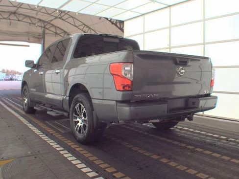 Used 2021 Nissan Titan SV w/ SV Convenience Package image 4