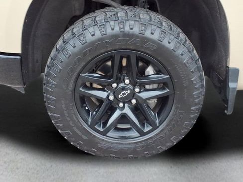 Used 2022 Chevrolet Silverado 1500 LT Trail Boss w/ LT Trail Boss Premium Package AWD/4WD image 10