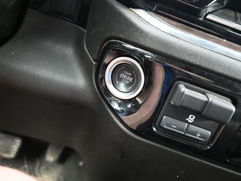 Used 2025 GMC Sierra 1500 SLT image 15