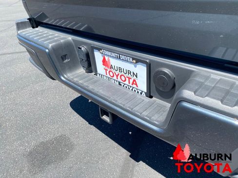 Used 2016 Chevrolet Colorado Z71 AWD/4WD image 8