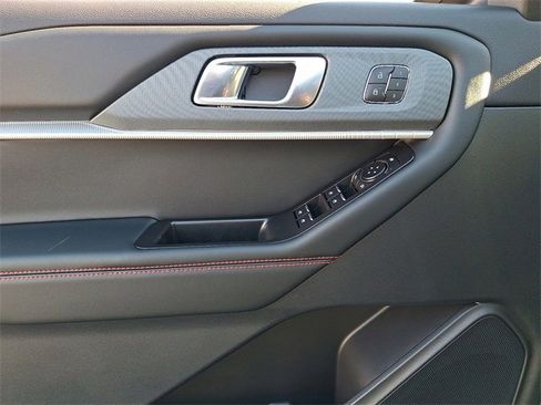 New 2026 Ford Explorer ST-Line w/ ST-Line Street Pack image 9