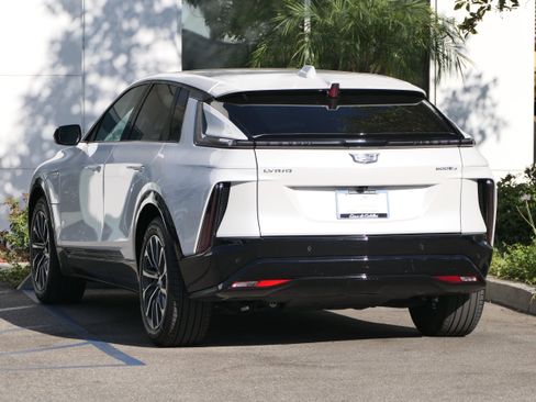 Certified 2024 Cadillac Lyriq Sport AWD/4WD image 3