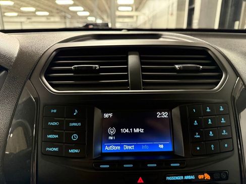 Used 2019 Ford Explorer XLT AWD/4WD image 12