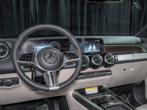 New 2026 Mercedes-Benz GLB 250 250 SUV image 17