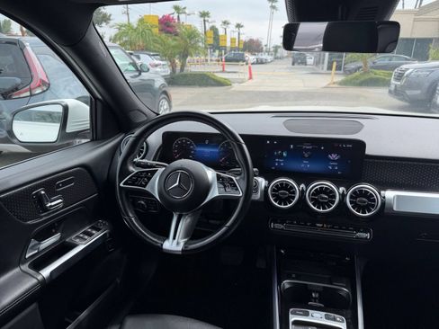 Used 2025 Mercedes-Benz GLB 250 4MATIC image 36
