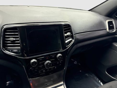 Used 2019 Jeep Grand Cherokee Altitude RWD image 24