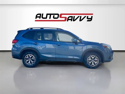 Used 2024 Subaru Forester Premium image 8