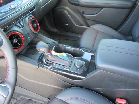 Used 2024 Chevrolet Blazer RS w/ Enhanced Convenience Package FWD image 17