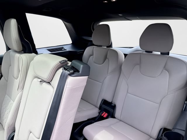 New 2026 Volvo XC90 T8 Plus w/ Protection Package Premier AWD/4WD image 26