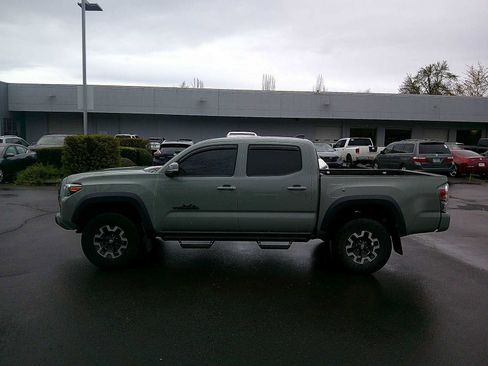 Used 2022 Toyota Tacoma TRD Off-Road w/ Technology Package image 2