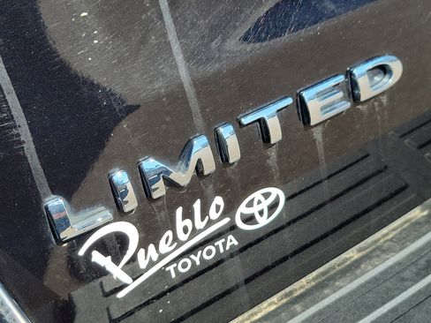 Used 2024 Ford Expedition Limited image 11