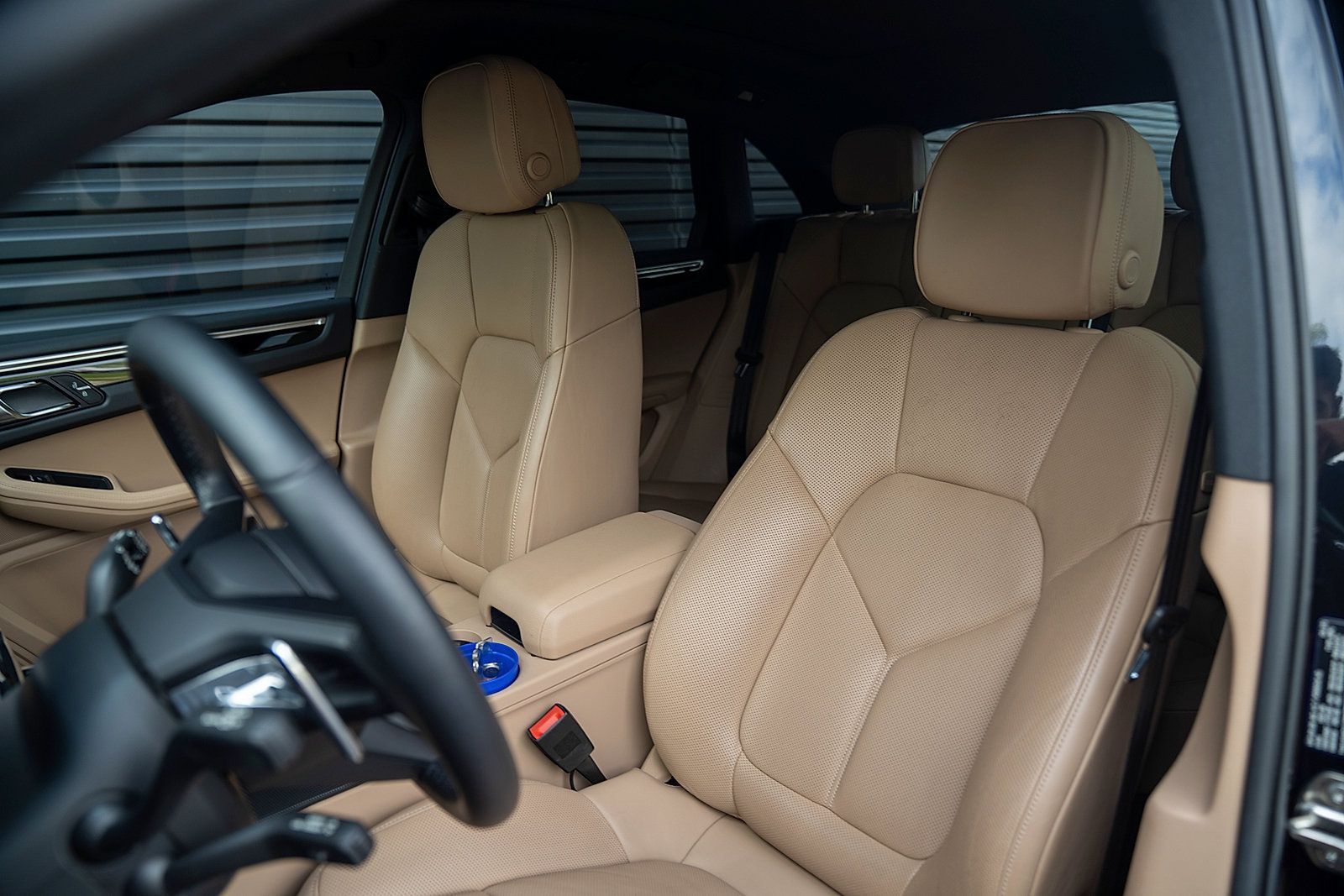 Used 2023 Porsche Macan AWD/4WD image 5