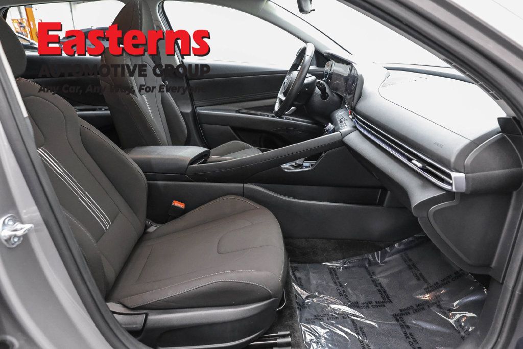 Used 2025 Hyundai Elantra SEL FWD image 27