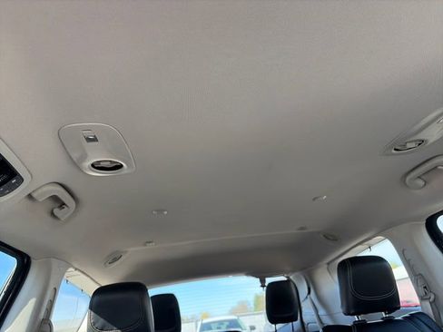 Used 2022 Chrysler Pacifica Touring-L FWD image 24