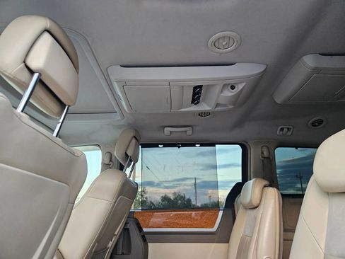 Used 2010 Chrysler Town & Country Limited image 15