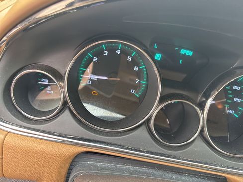 Used 2017 Buick Enclave Leather image 12