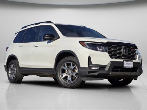 Used 2022 Honda Passport TrailSport image 2