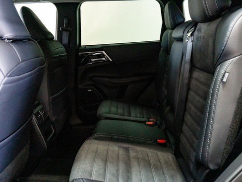 New 2025 Mitsubishi Outlander SE image 20