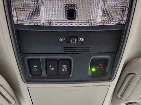 Used 2020 Toyota 4Runner SR5 AWD/4WD image 21