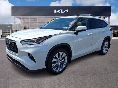 Used 2022 Toyota Highlander Limited AWD/4WD image 3