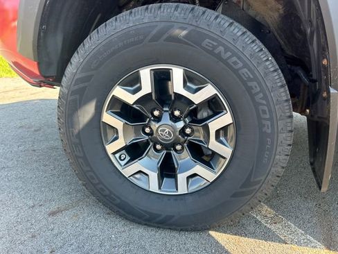Used 2019 Toyota Tacoma TRD Off-Road AWD/4WD image 29