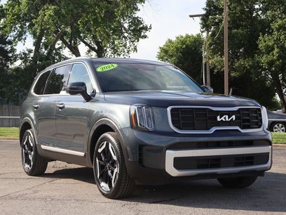 Used 2024 Kia Telluride S w/ S Sunroof Package