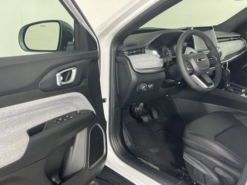 New 2025 Jeep Compass Latitude image 21