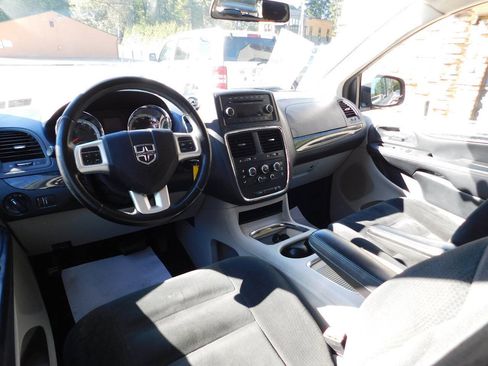 Used 2016 Dodge Grand Caravan SXT w/ Rear Park Assist Package FWD image 28