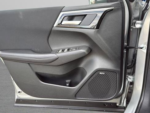 New 2026 Mitsubishi Outlander ES image 10